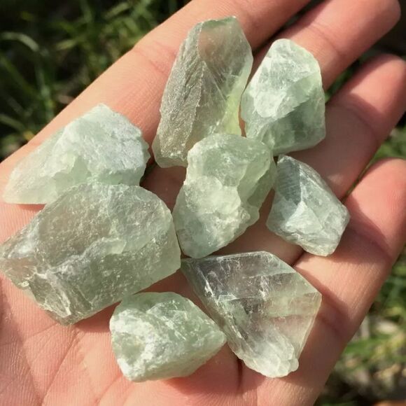 One Piece Green Fluorite Small Rough Crystal Mexico Chakra Healing Stone - Picture 3 of 4